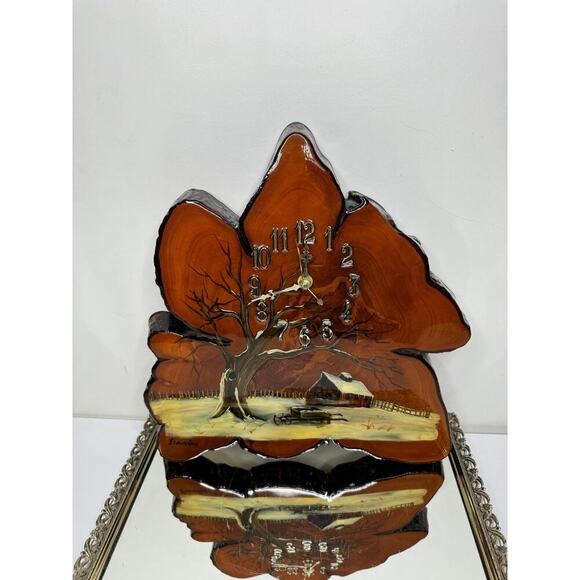 Vintage 1970’s Varnished Wood Slab Burl Edge Clock with Winter Snow Scene - Picture 3 of 10